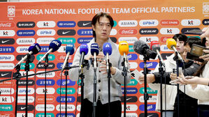 홍명보 축구대표팀 감독 귀국…"베이스캠프는 과학적 기준으로"