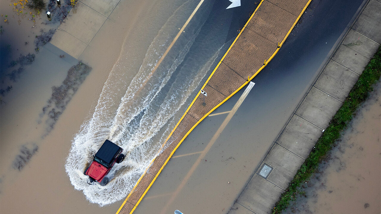 미 워싱턴주, 홍수로 비상사태 선언…주민 수만 명 대피령