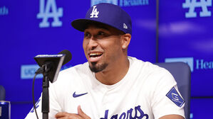 디아스 "동생이 다저스행 권유&hellip;아들 셋 떠올리며 등번호 3"