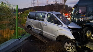 탱크로리, 중앙선 넘더니 '쾅'…1명 사망·5명 중상