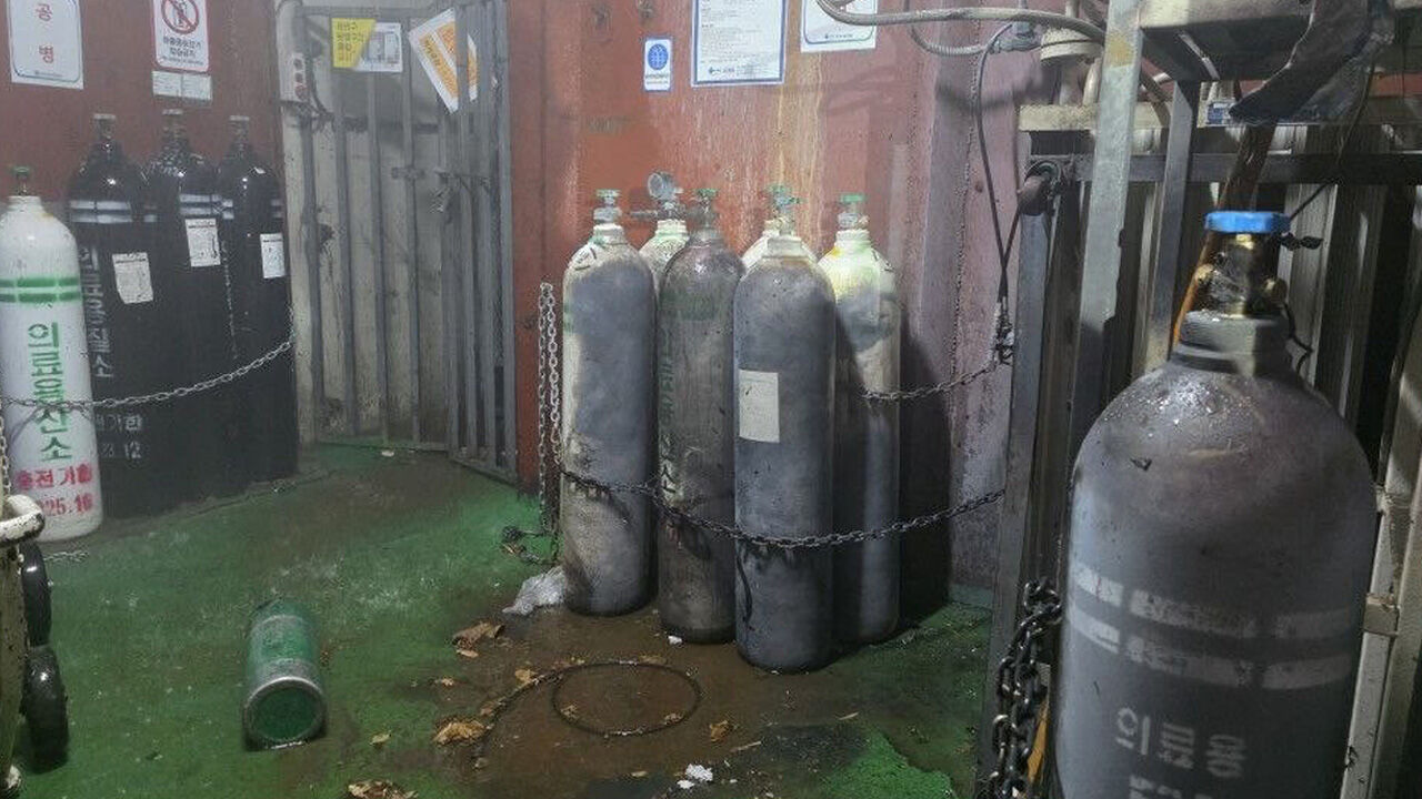 안양 샘병원서 의료용가스 소분하다 폭발 사고…1명 화상