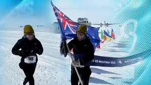 남극 얼음 마라톤 3시간 48분 완주…사상 첫 여성 챔피언