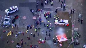 시드니 해변 총기난사로 혼비백산&hellip;일부 시민, 총격범 제압 시도