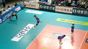 주포 아라우조 활약&hellip;우리카드 2연승