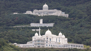 경찰, 통일교·전재수 사무실 등 압수수색…첫 강제수사