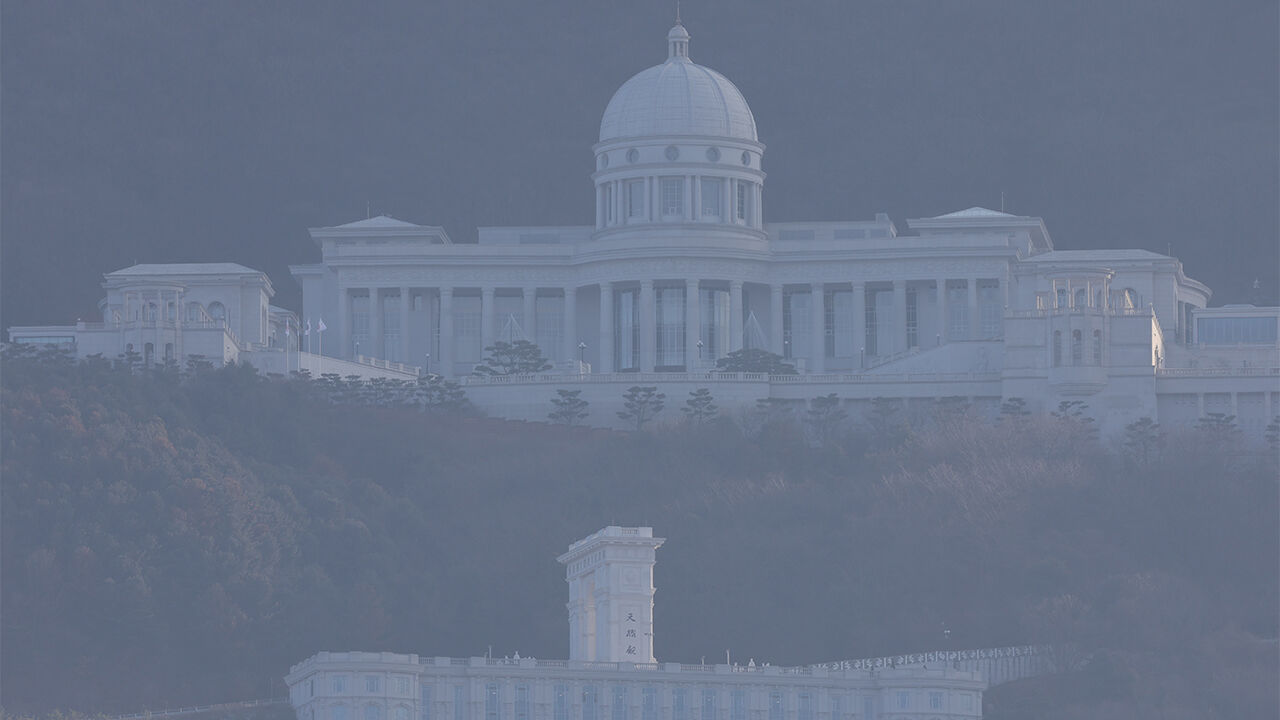 경찰 들어간 통일교 본산 천정궁…수사 관건 '명품시계·280억'