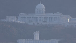 경찰 들어간 통일교 본산 천정궁…수사 관건 '명품시계·280억'