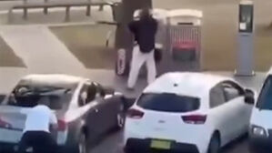 호주 무슬림 총격범, 시리아 출신 무슬림 '시민 영웅'에 제압돼