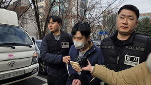 모친 살해한 20대 아들 구속영장 발부&hellip;법원 "도망 염려"