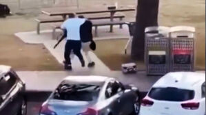 테러범 잡은 건 과일가게 사장님이었다&hellip;맨몸으로 제압