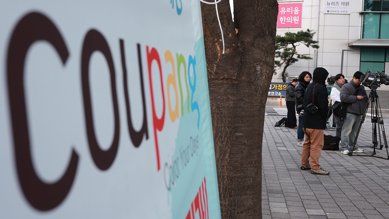  디지털 자료 방대 …경찰, 쿠팡</font> 압수수색 '계속'