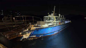 부산 앞바다서 낚시어선이 갯바위 충돌&hellip;6명 다쳐