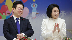 이 대통령 "'성냥팔이 소녀' 결말 잔혹&hellip;우리 세상은 그러지 않길"