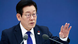 이 대통령, 종일 업무보고&hellip;산업&middot;중기&middot;기후&middot;행안부&middot;경찰청