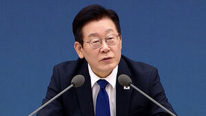 이 대통령 "고리대&middot;도박, 나라 망하는 말기적 현상의 일부"