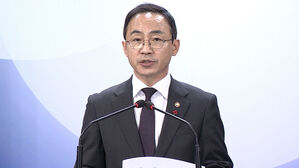 '관저 용산 이전 특혜 의혹' 김오진 전 차관 등 구속