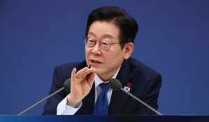 이 대통령 "고리대&middot;도박, 나라 망하는 말기적 현상"