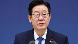 이 대통령 "뒤에서 딴 얘기&hellip;정치색 불이익 준 적 없다"