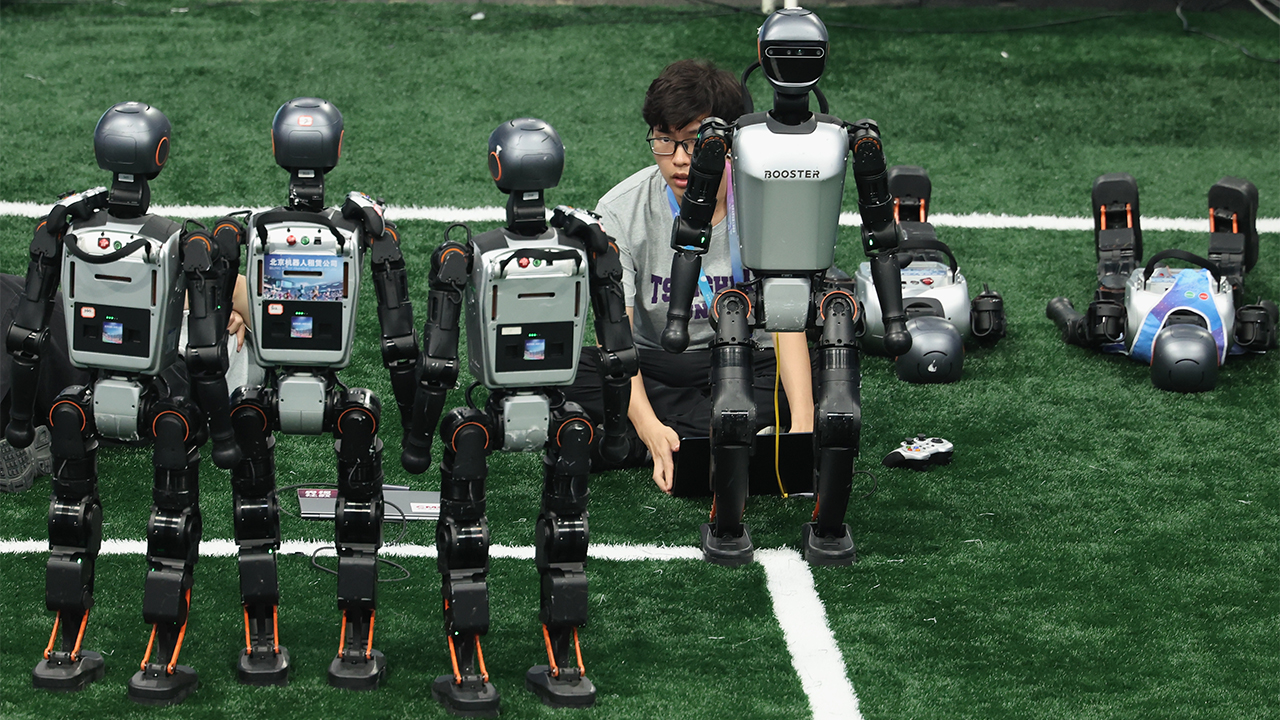 중 로봇굴기, 급성장 속 상업성은 아직?…'버블' 경고도