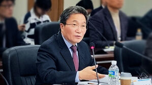 SNS 공개 반박하자 '일침'&hellip;이 대통령 "국민은 다 알아"