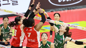 여자배구 IBK기업은행, 페퍼에 완승&hellip;4위로 껑충