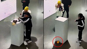 아이가 만졌다가&hellip;전시된 '5억 원' 왕관이 뚝