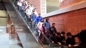 빨리감기인 줄&hellip;고장 난 에스컬레이터에 '깜짝'