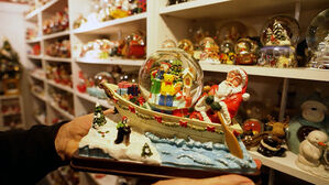 무려 1만 개&hellip;세계 최고 스노볼 수집가 '눈길'