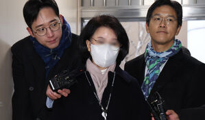 경찰, 통일교 총재 최측근 전 비서실장 소환&hellip;'로비자금' 추적