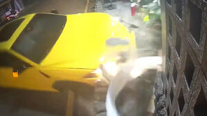 [사건X파일] 가게 박살낸 슈퍼카&hellip;운전자 엄마의 수상한 변명