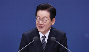 이 대통령, 취임 첫 신년 연하장&hellip;"대한국민과 동행 큰 자부심"