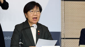 정은경 "초고령사회 간병비 부담 경감"&hellip;경북 요양병원 방문