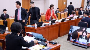 민주, 허위조작정보근절법 유통금지조항 추가 논란에 "수정할 것"