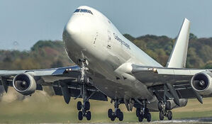 "정체불명 악취" 원인은?&hellip;화물기, 항공유 100t 뿌리고 비상착륙