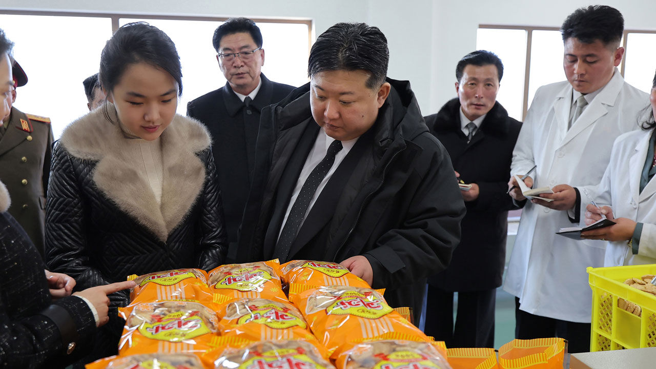 북한 조선중앙통신은 김정은 북한 국무위원장이 참석한 가운데 지난 19일 함경남도 신포시에서 지방공업공장 준공식이 진행되었다고 21일 보도했다. (사진=조선중앙통신, 연합뉴스)
