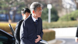 "조희대, 비상계엄 위헌 언급하며 '계엄사 파견 말라' 지시"