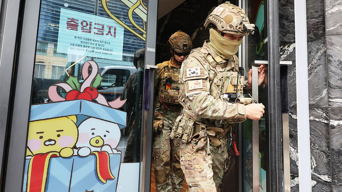 폭발물 수색 중인 카카오 판교아지트 (사진=연합뉴스)