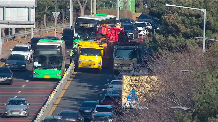 경기 안양 만안구 석수동 삼막사거리 트럭 전도사고