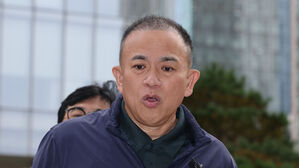 [속보] '공천 대가 돈거래 의혹' 명태균&middot;김영선, 각 징역 5년 구형