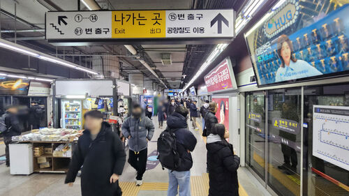 지하철1호선 서울역 플랫폼에서 출근 중인 시민들 (사진=연합뉴스)