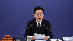 이 대통령, 생중계 업무보고에 "공직자, 국민 늘 두려워해야"