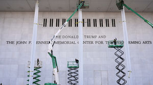 "허영심 채우려 위법"&hellip;'케네디 센터 명칭 변경' 트럼프에 소송