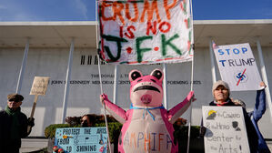 "허영심 채우려 위법"&hellip;'케네디 센터 명칭변경' 트럼프에 소송