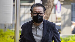 건진법사 징역 5년 구형&hellip;"권력 기생해 사익 추구"