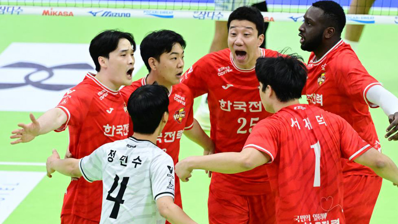 한국전력 풀세트 접전 끝에 역전승…삼성화재 11연패