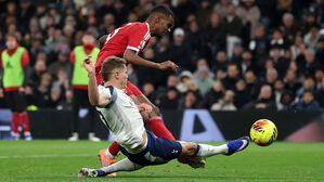 리버풀 감독 "판더펜에 태클 당한 이사크, 2개월 출전 불가"