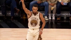 팀 승리 이끈 커리&hellip;신나는 '말춤 세리머니'