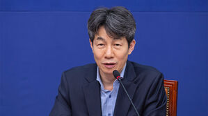 윤건영, 통일교 윤영호 접촉 의혹 일축&hellip;"전혀 모르는 분"