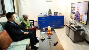 정동영, 104세 이산가족 위문&hellip;"인도적 현안 해결 노력"