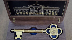 "이 대통령 좋아한다"&hellip;'마지막 1개' 트럼프가 건넨 선물